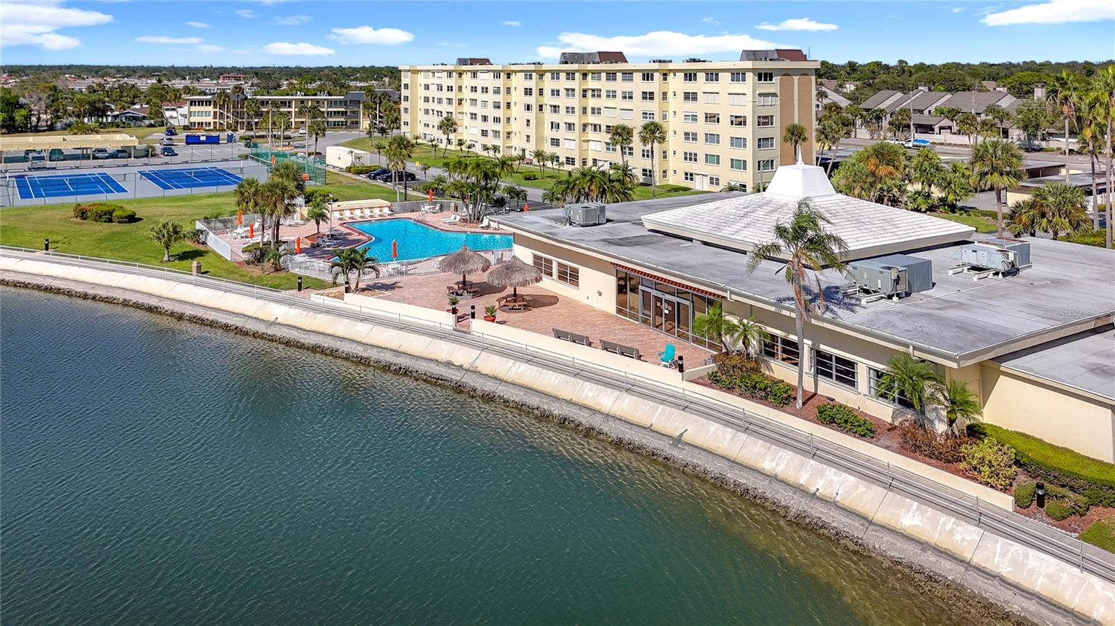 Image 63 of 77 For 4725 Cove Circle 810