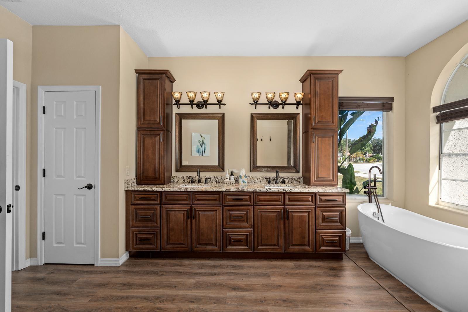 Image 16 of 37 For 5601 Wellington Drive