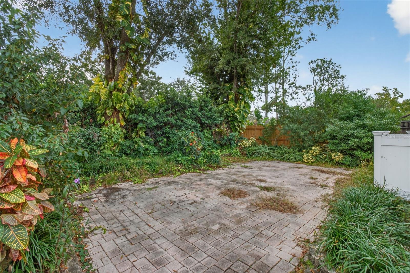 Image 13 of 49 For 3909 Shoreside Circle