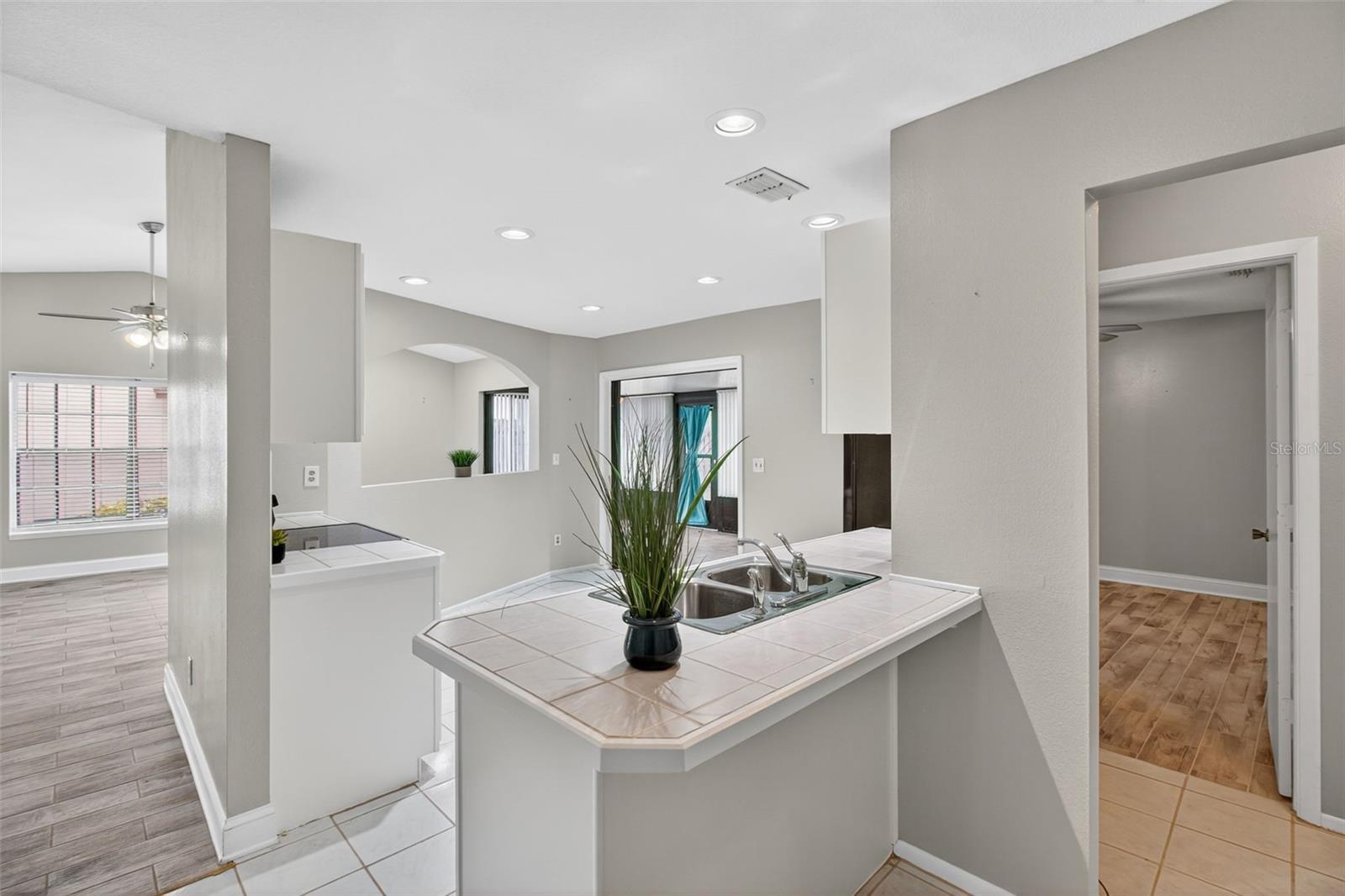 Image 14 of 49 For 3909 Shoreside Circle