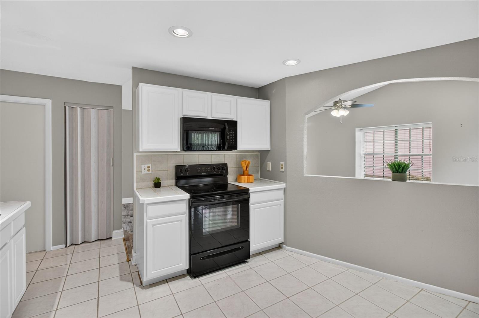 Image 16 of 49 For 3909 Shoreside Circle