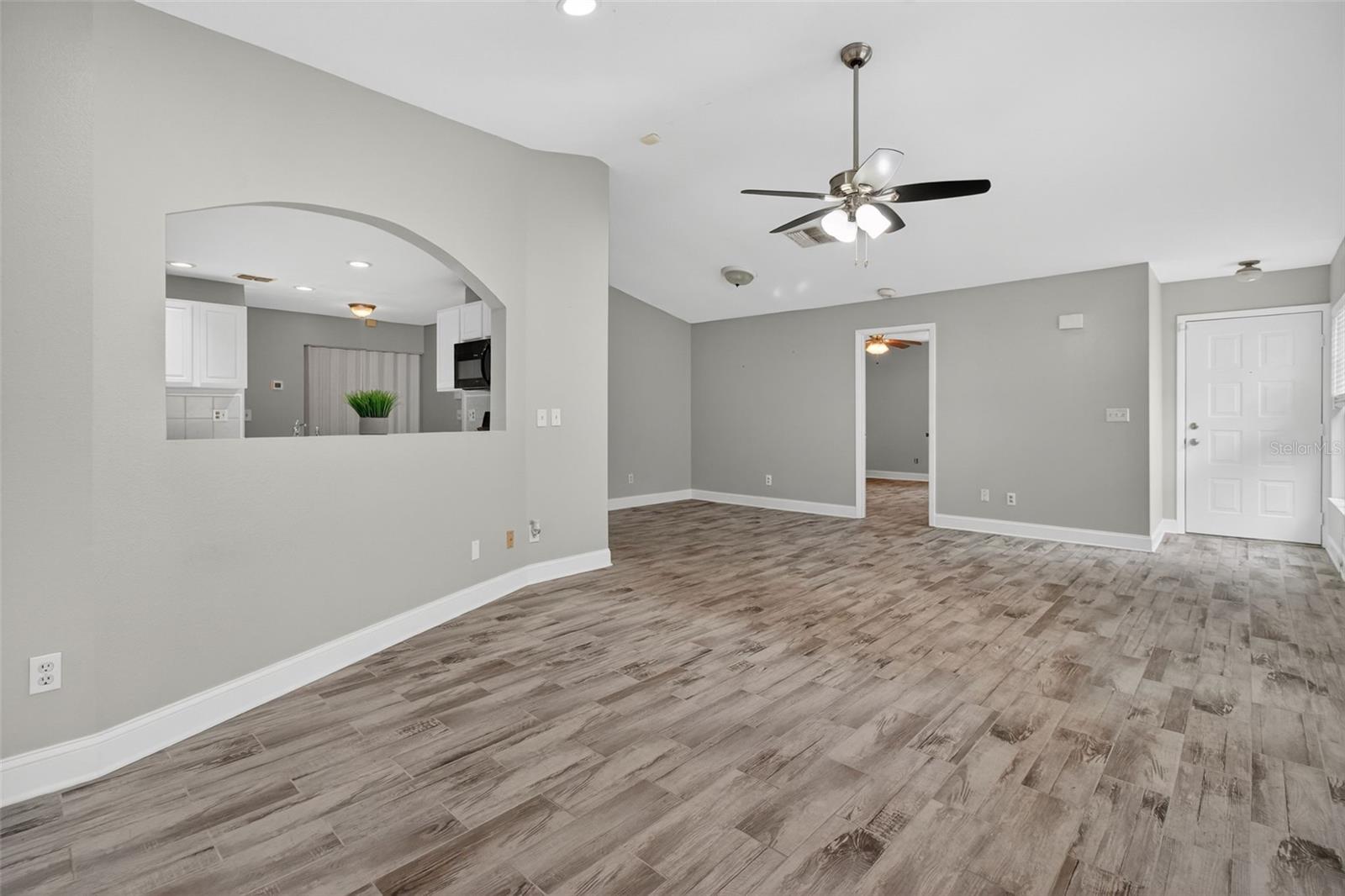 Image 18 of 49 For 3909 Shoreside Circle