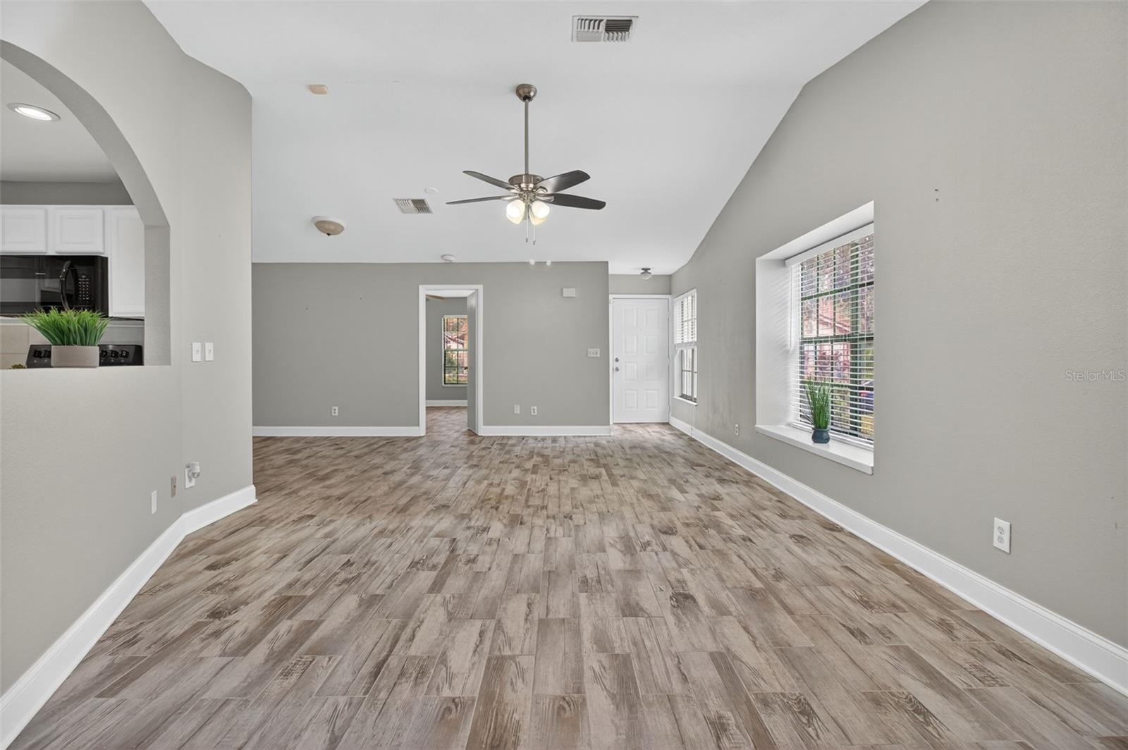 Image 19 of 49 For 3909 Shoreside Circle