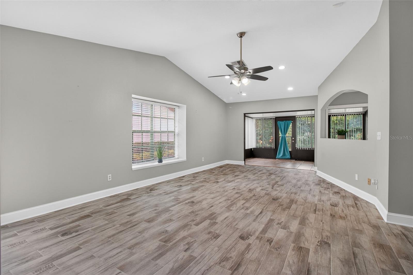 Image 22 of 49 For 3909 Shoreside Circle