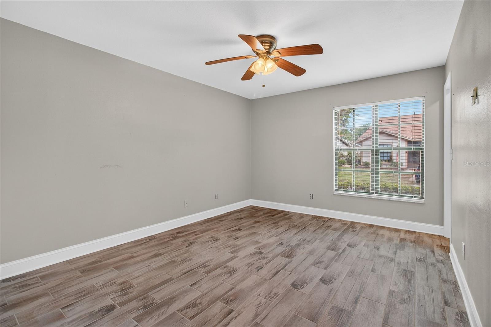 Image 23 of 49 For 3909 Shoreside Circle