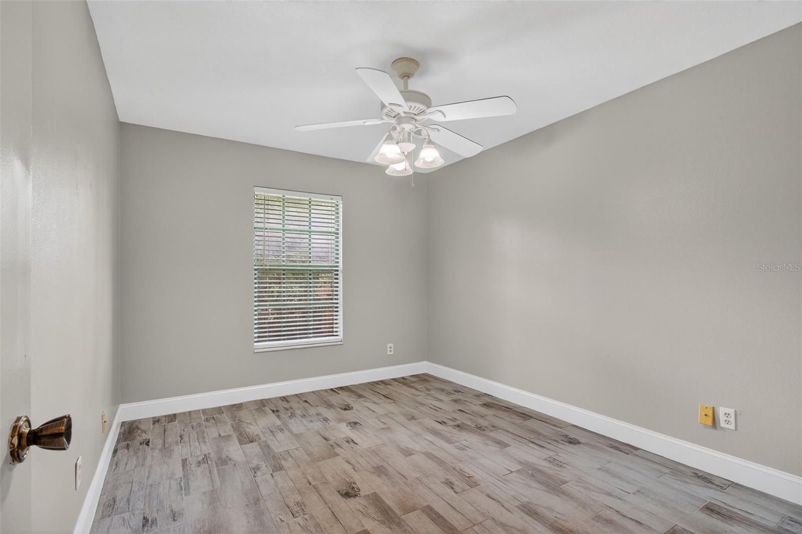 Image 30 of 49 For 3909 Shoreside Circle