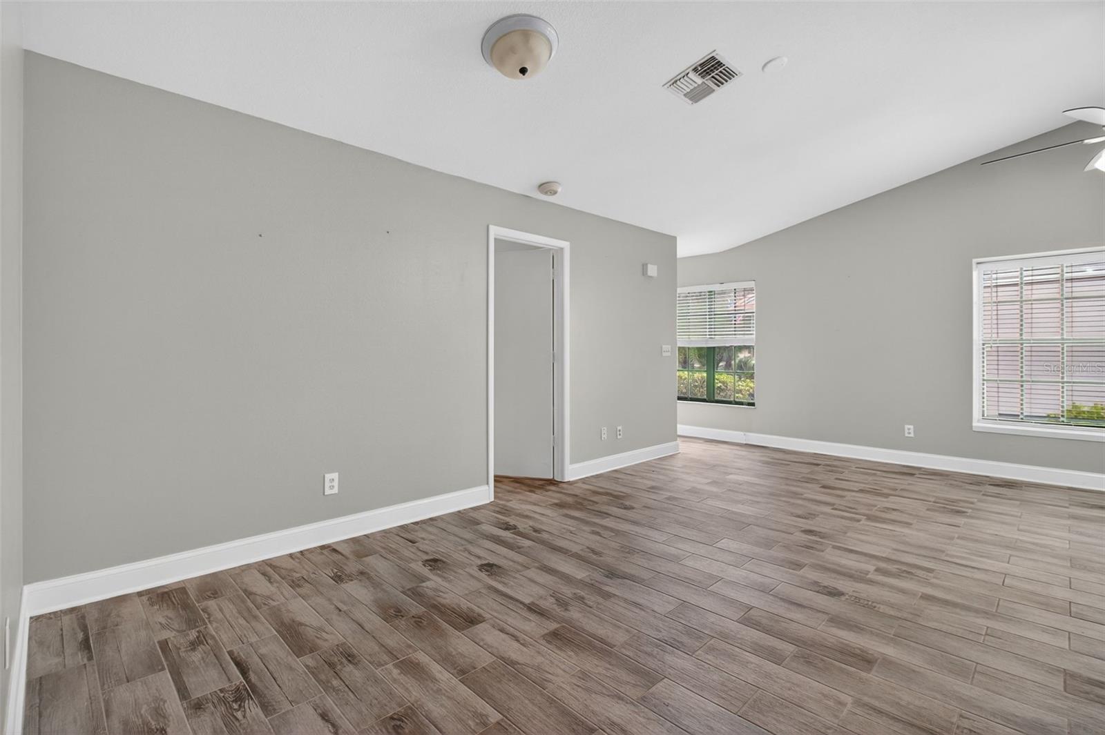 Image 32 of 49 For 3909 Shoreside Circle