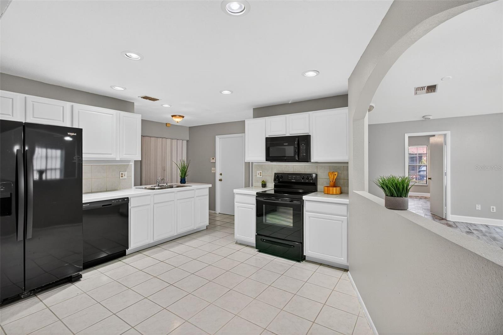 Image 5 of 49 For 3909 Shoreside Circle