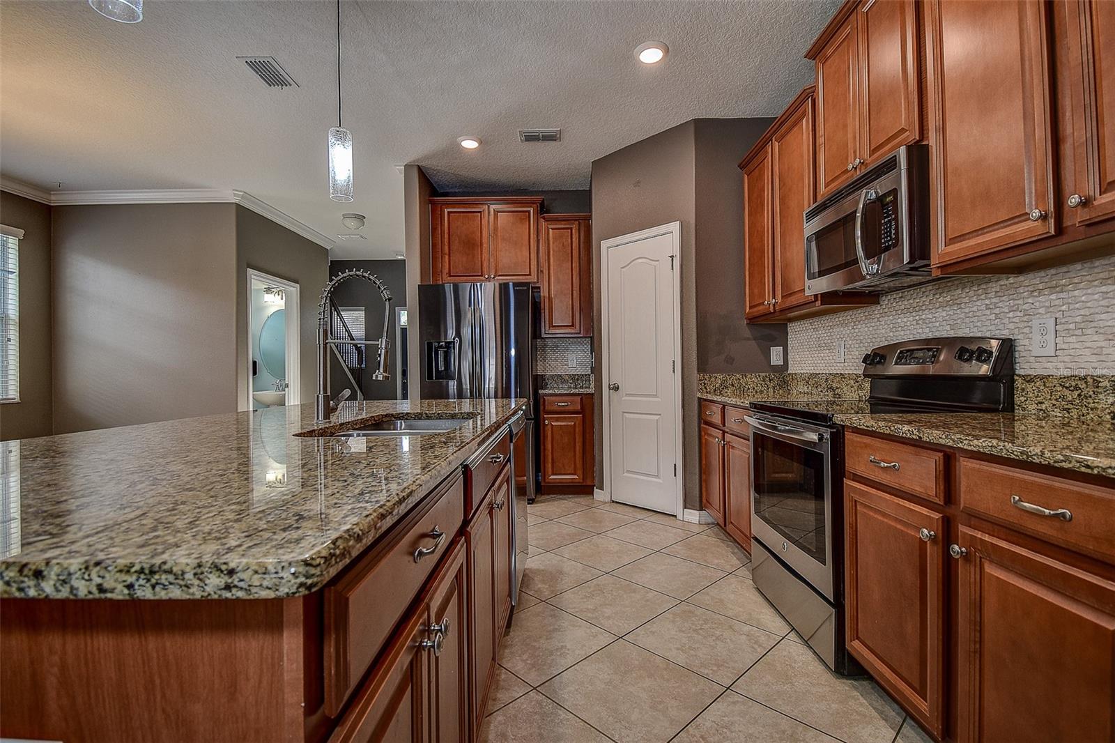 Image 10 of 55 For 11656 Lake Boulevard