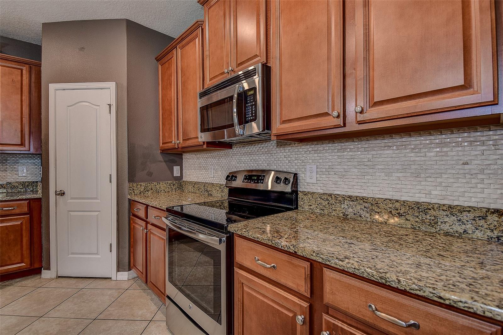 Image 11 of 55 For 11656 Lake Boulevard