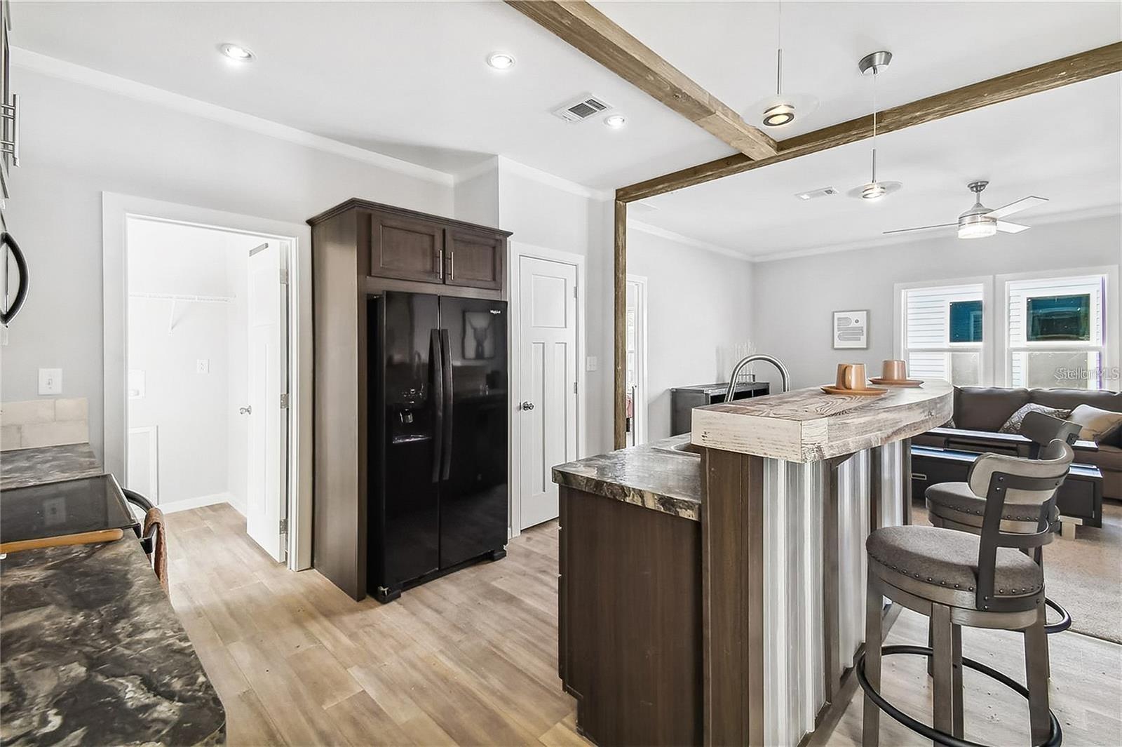 Image 10 of 54 For 10047 Collingwood Avenue