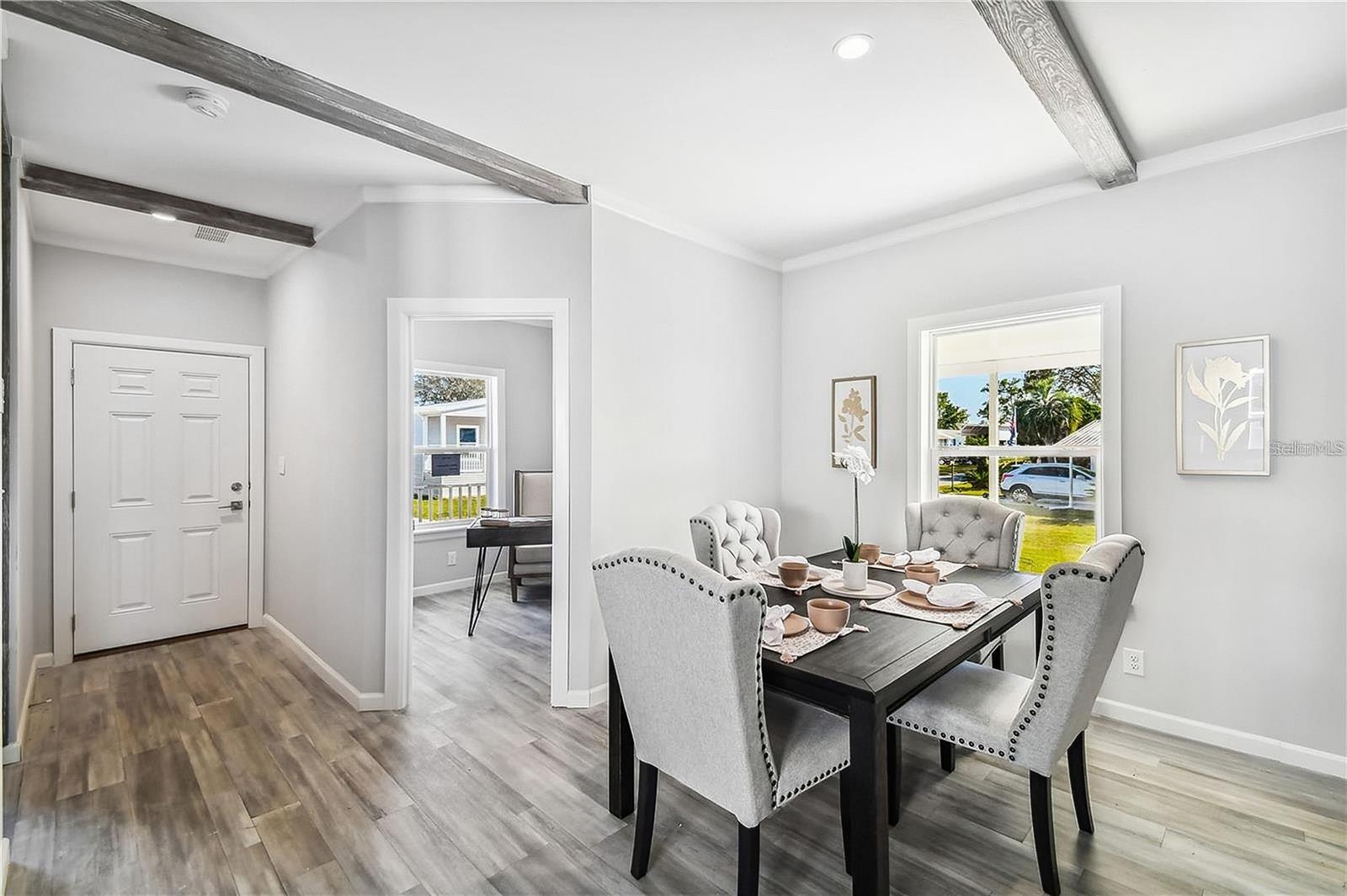 Image 14 of 54 For 10047 Collingwood Avenue