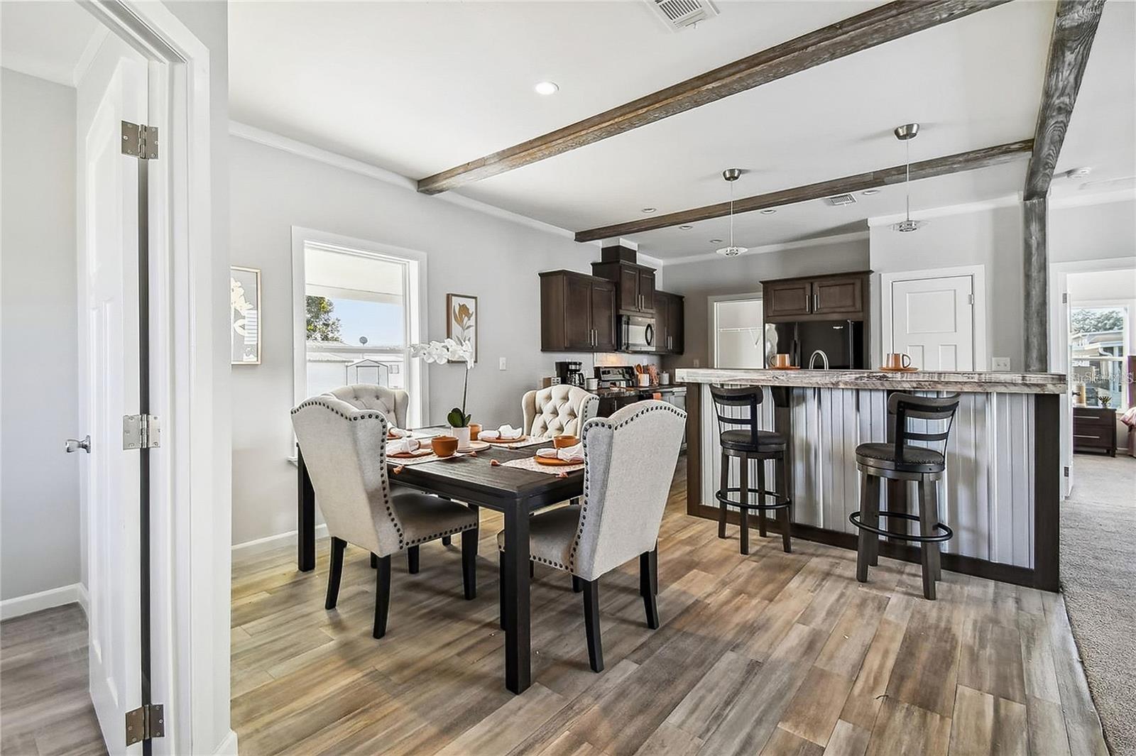 Image 15 of 54 For 10047 Collingwood Avenue