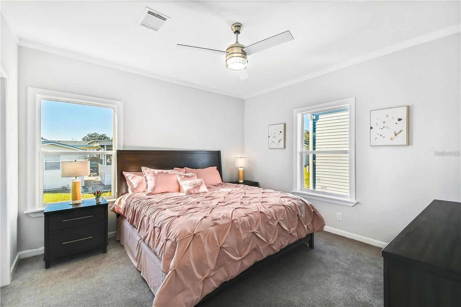 Image 19 of 54 For 10047 Collingwood Avenue