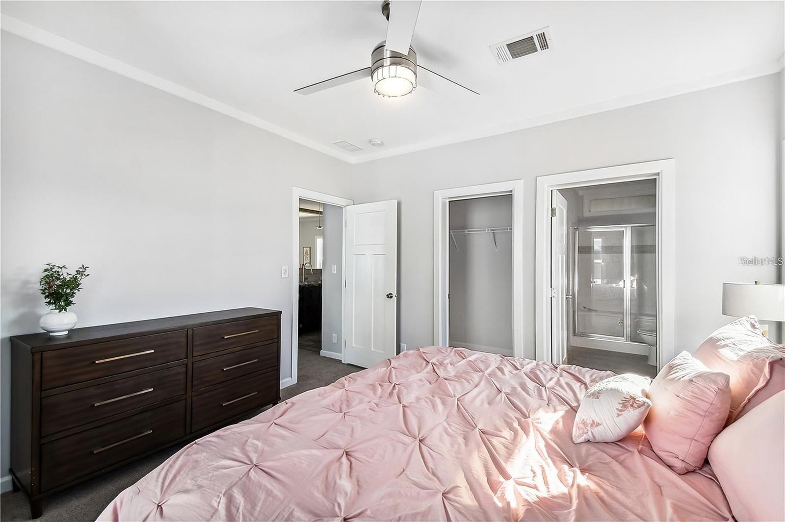 Image 20 of 54 For 10047 Collingwood Avenue