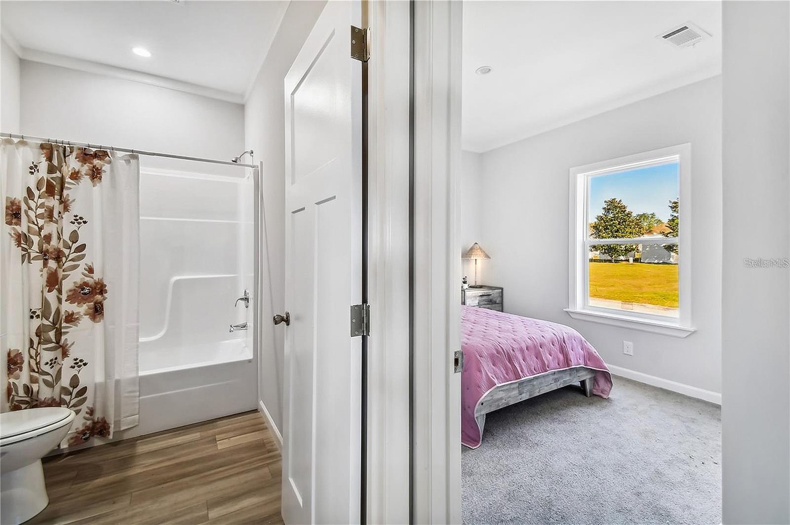 Image 25 of 54 For 10047 Collingwood Avenue