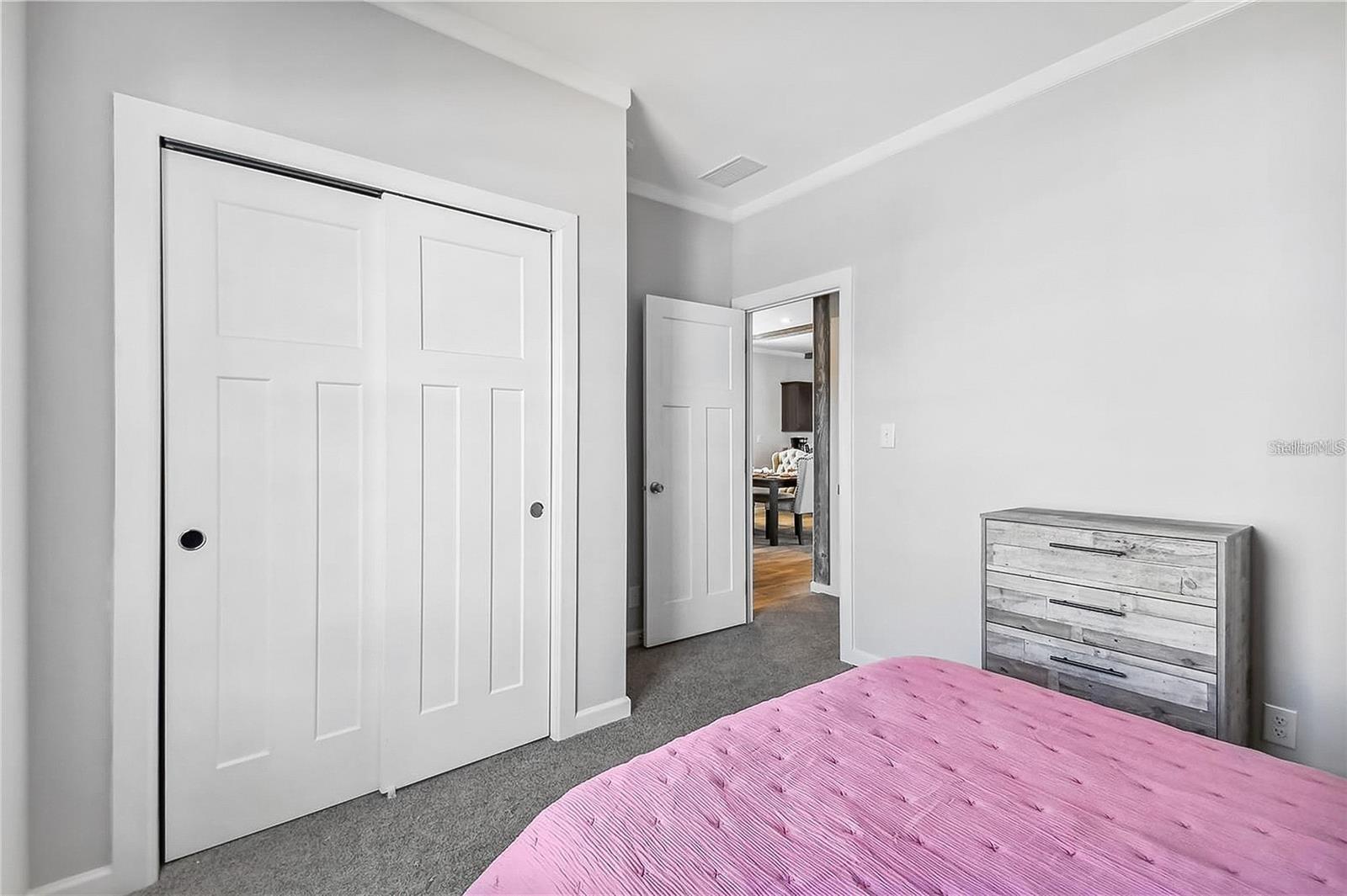 Image 27 of 54 For 10047 Collingwood Avenue