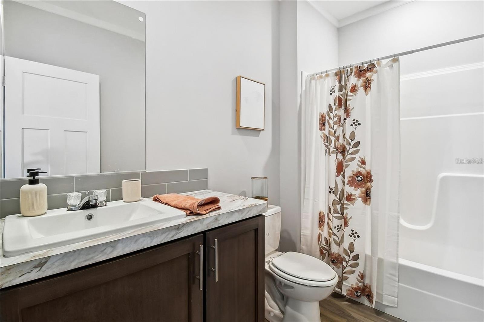 Image 29 of 54 For 10047 Collingwood Avenue