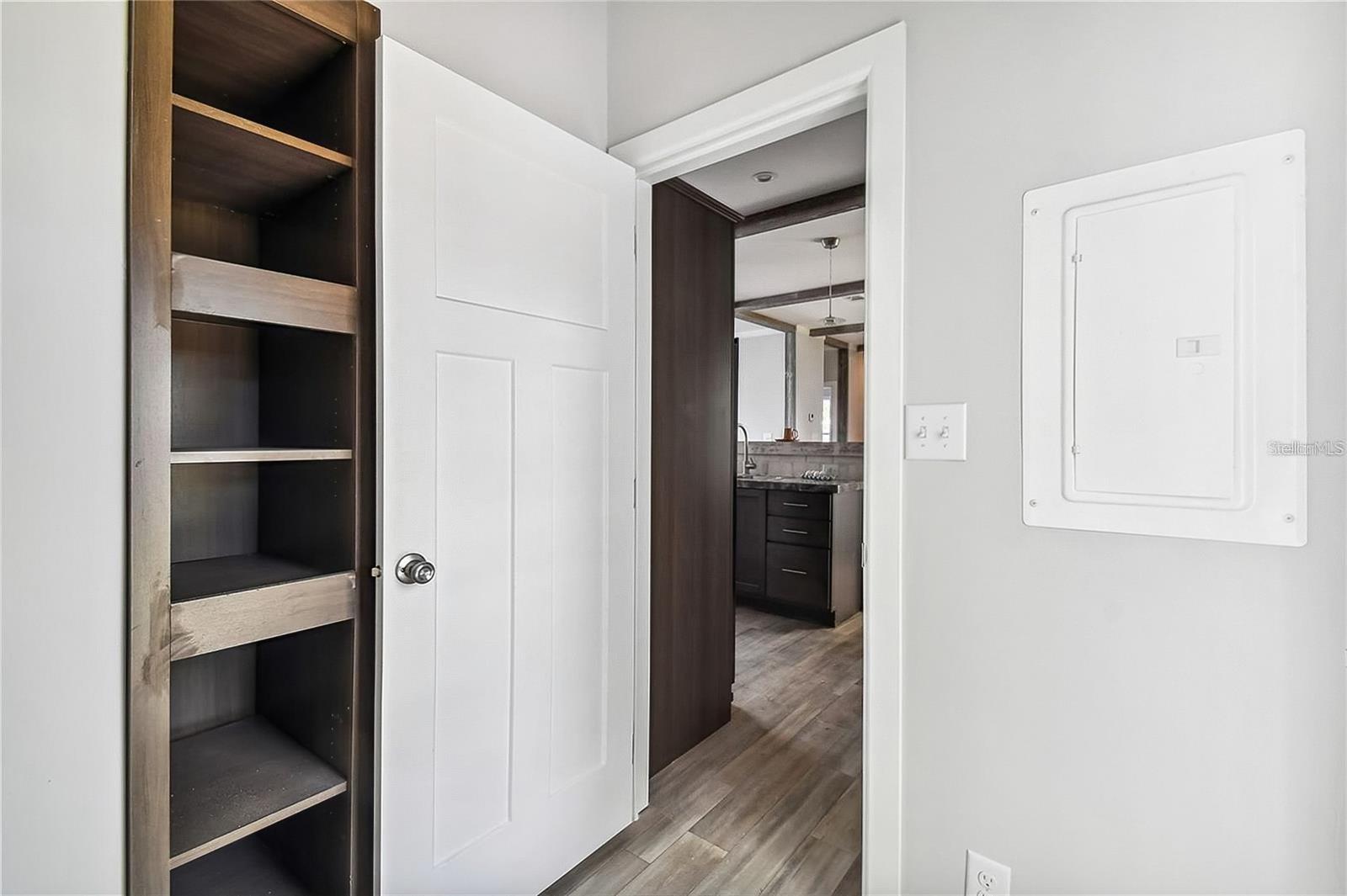 Image 34 of 54 For 10047 Collingwood Avenue