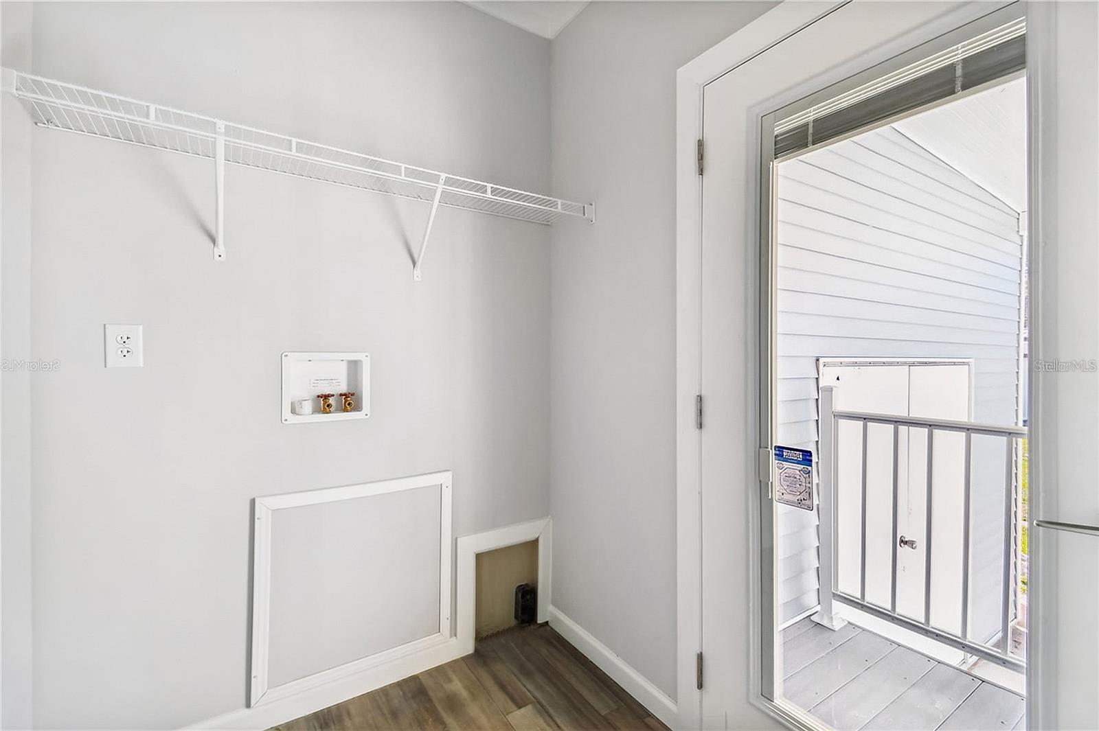 Image 35 of 54 For 10047 Collingwood Avenue