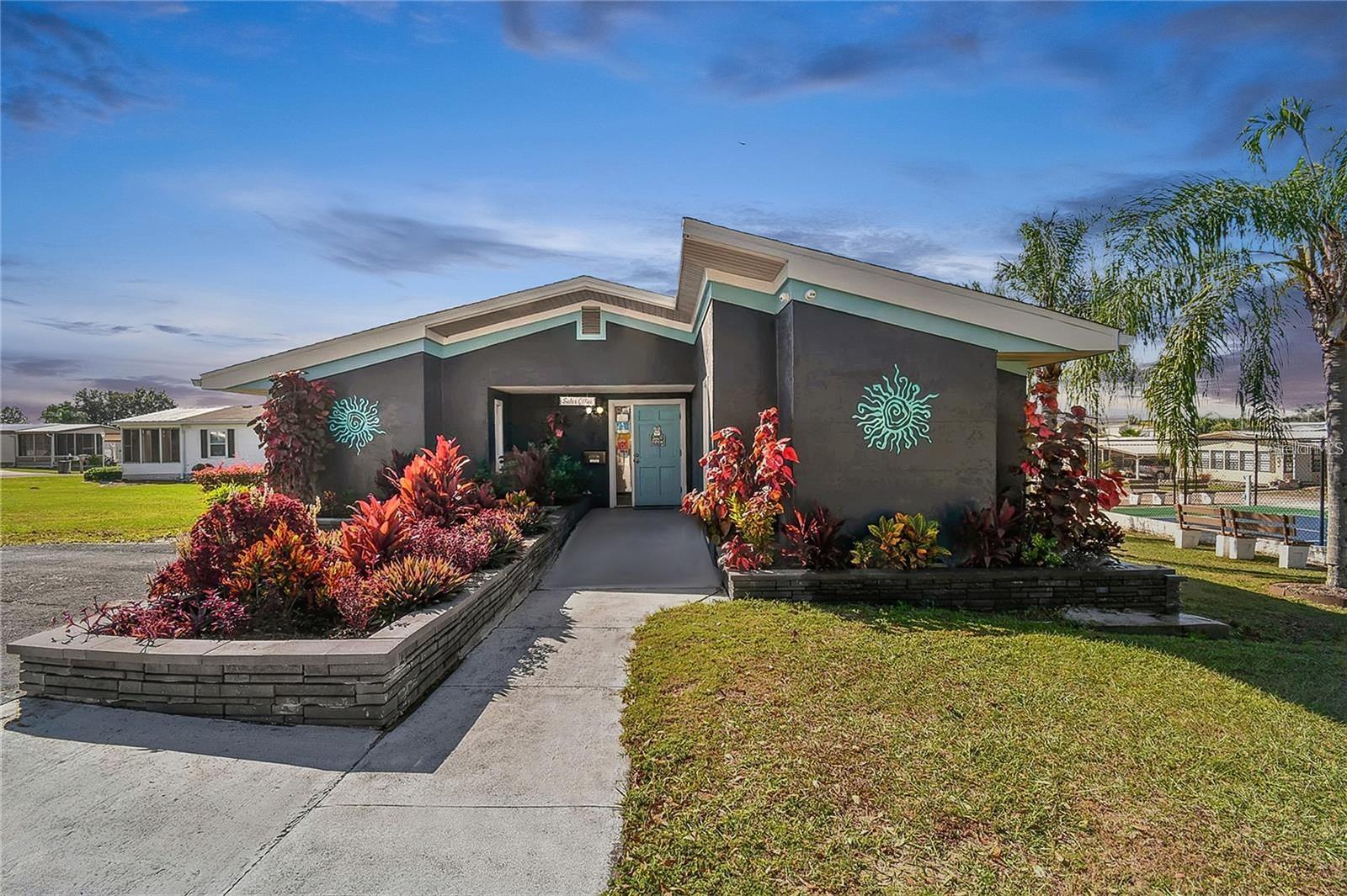 Image 46 of 54 For 10047 Collingwood Avenue