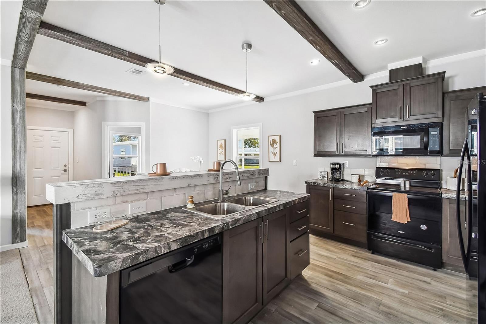 Image 6 of 54 For 10047 Collingwood Avenue