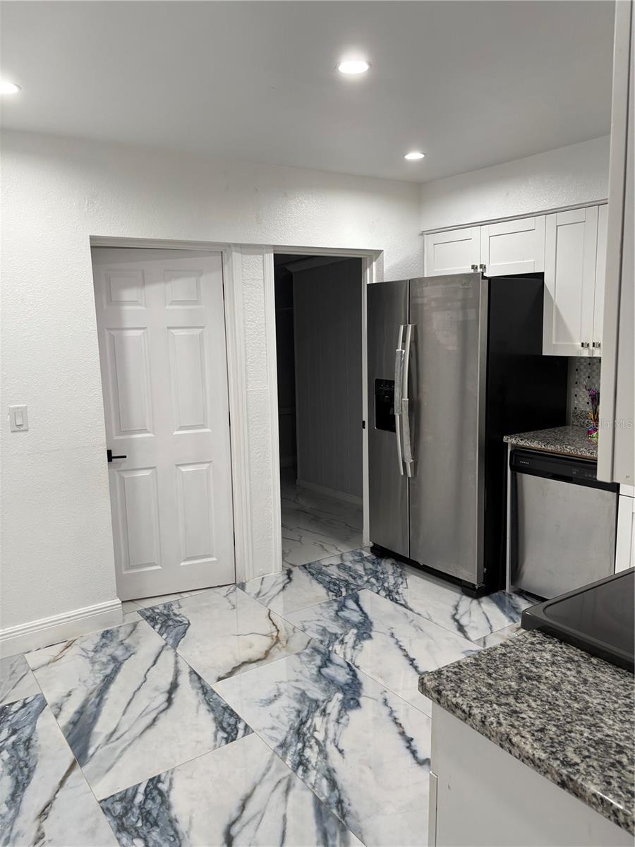 Image 6 of 17 For 5107 Springwater Court