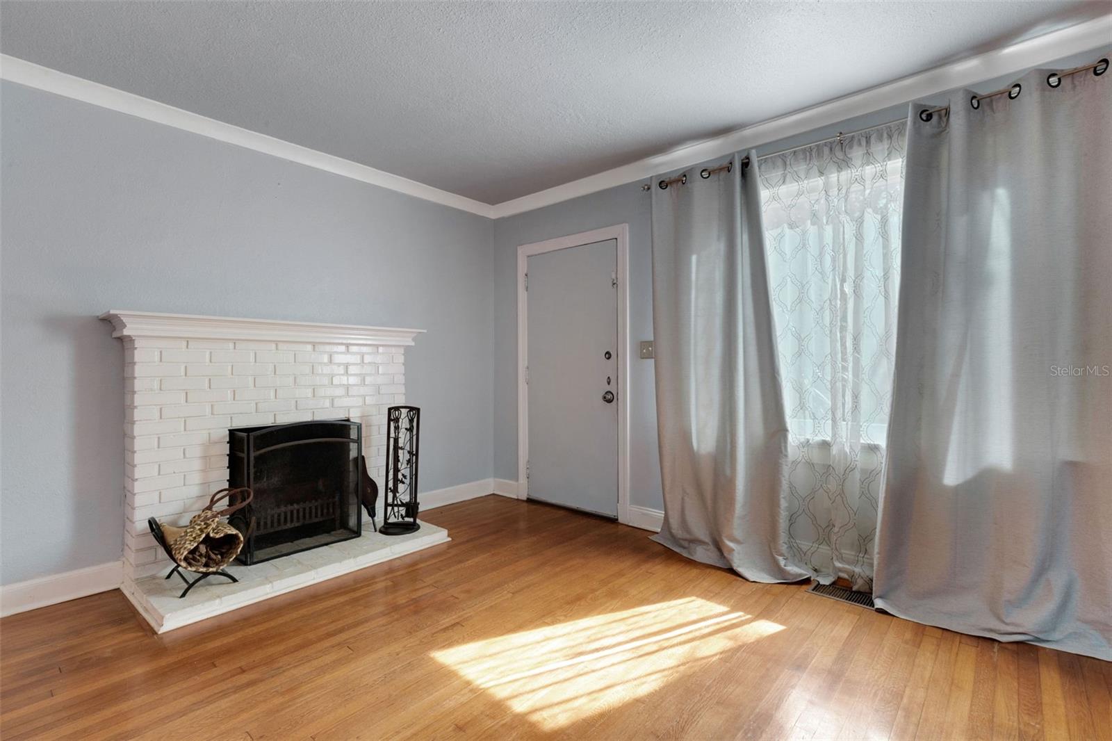 Image 11 of 90 For 717 12th Avenue N