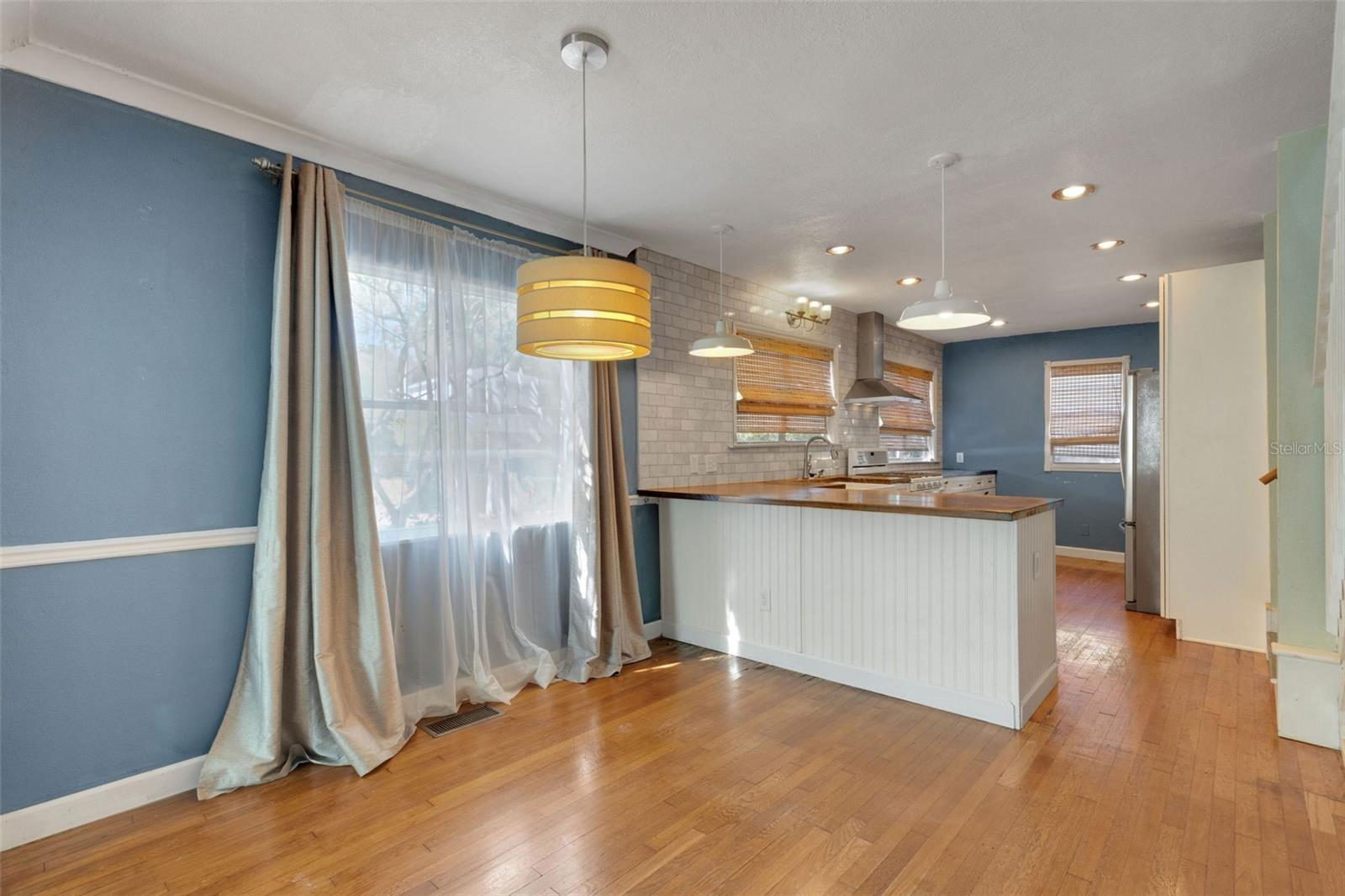 Image 18 of 90 For 717 12th Avenue N