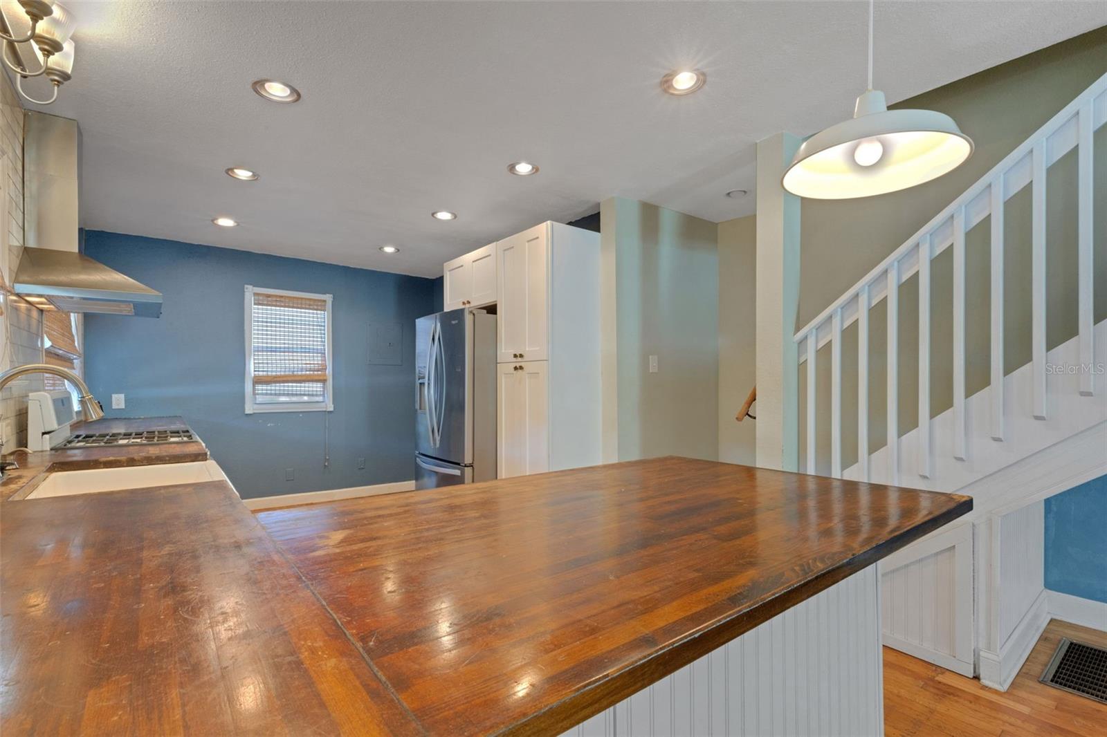 Image 19 of 90 For 717 12th Avenue N