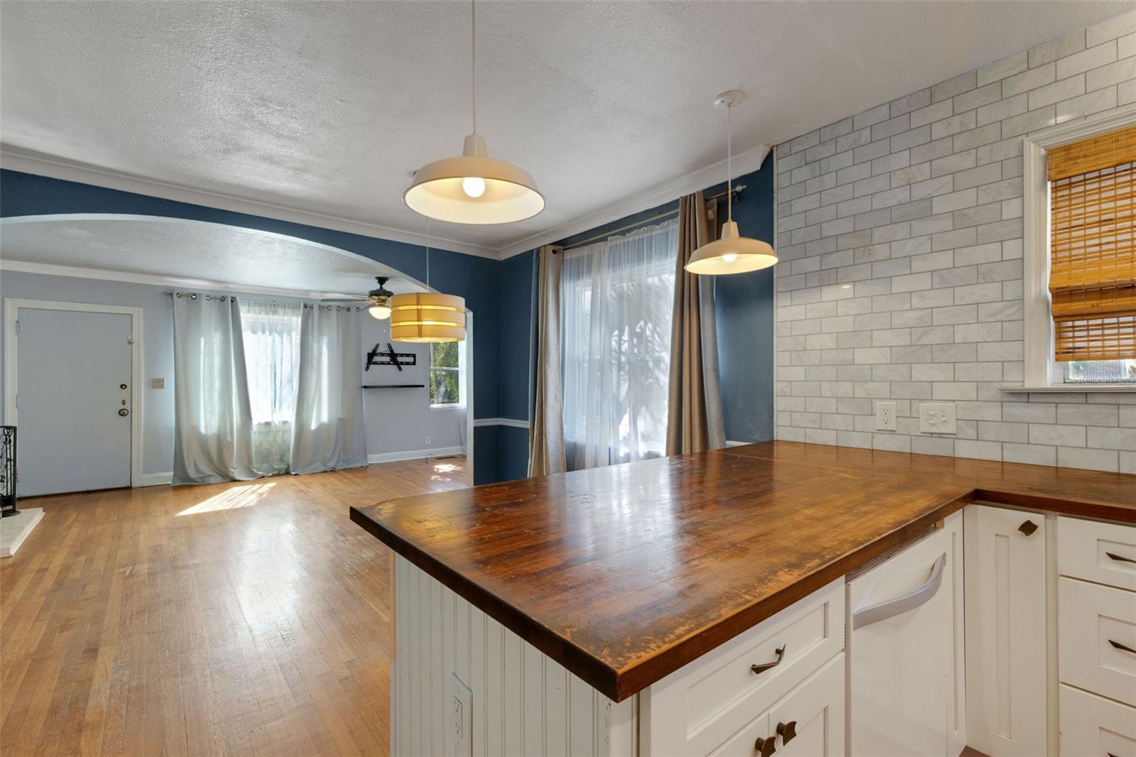 Image 20 of 90 For 717 12th Avenue N