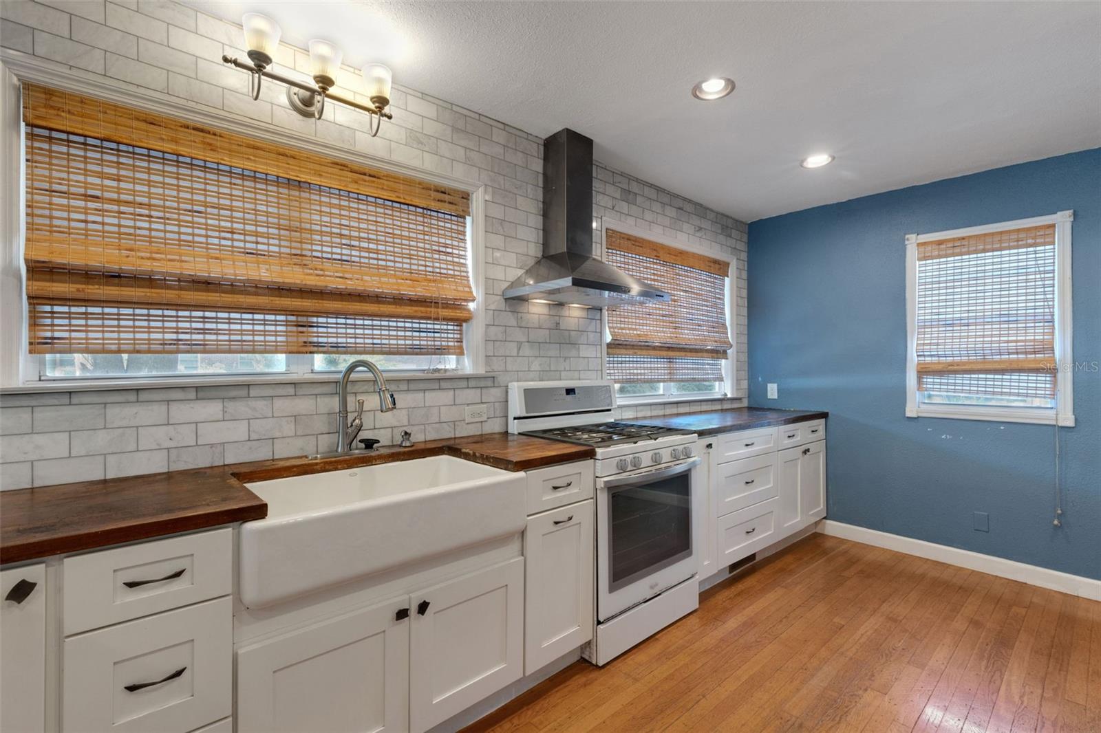 Image 22 of 90 For 717 12th Avenue N