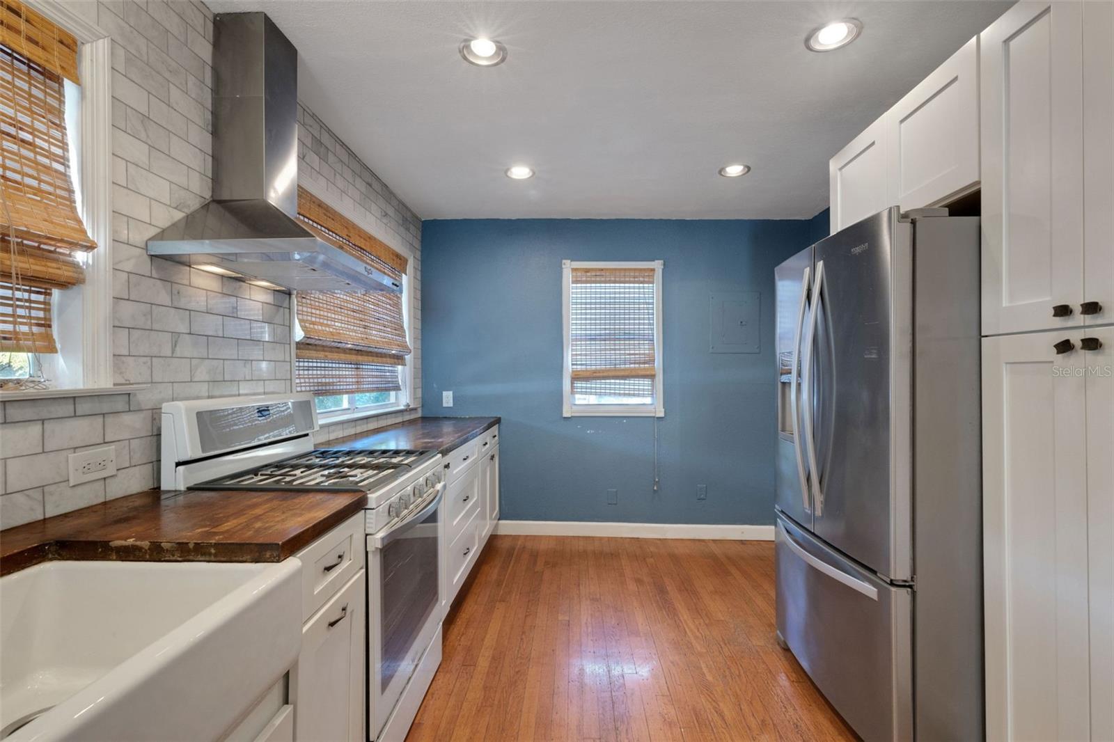 Image 24 of 90 For 717 12th Avenue N