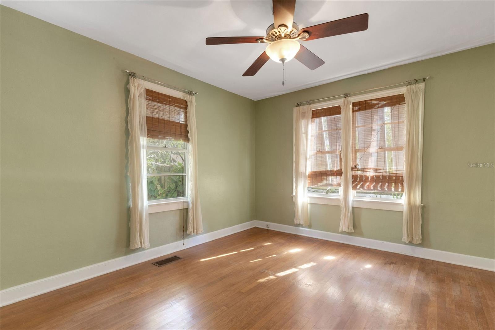 Image 30 of 90 For 717 12th Avenue N