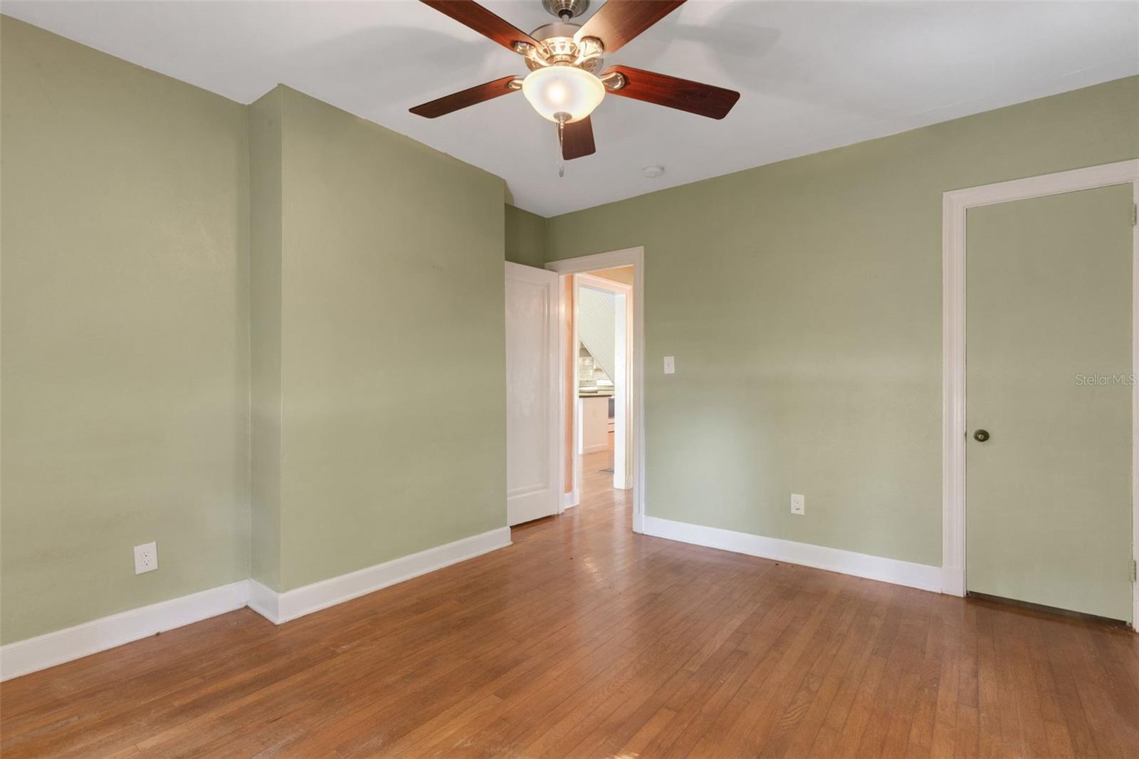 Image 32 of 90 For 717 12th Avenue N