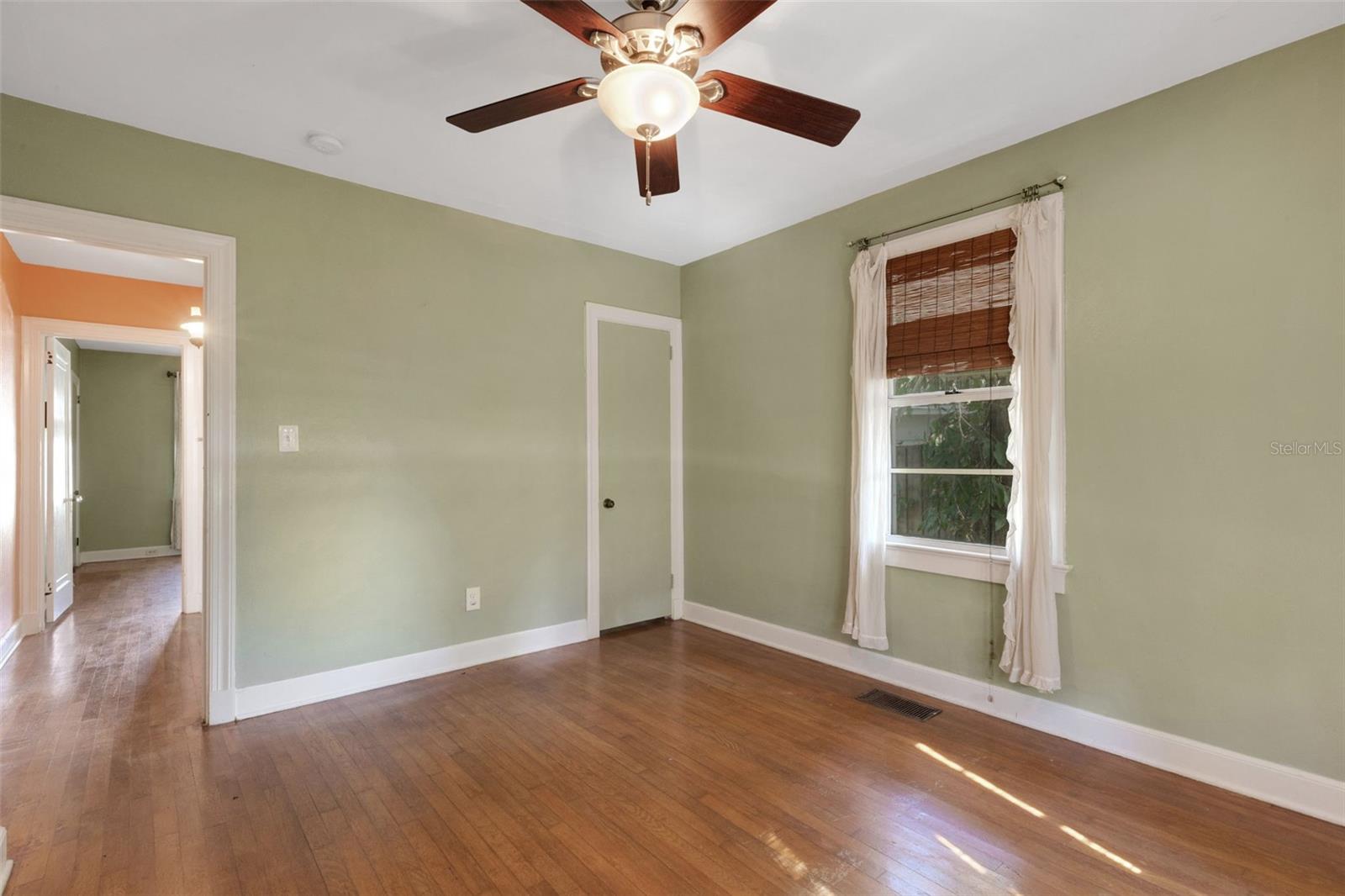 Image 33 of 90 For 717 12th Avenue N