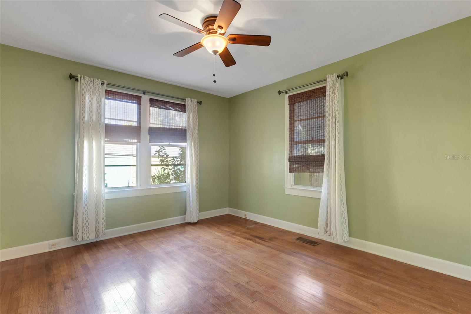 Image 35 of 90 For 717 12th Avenue N