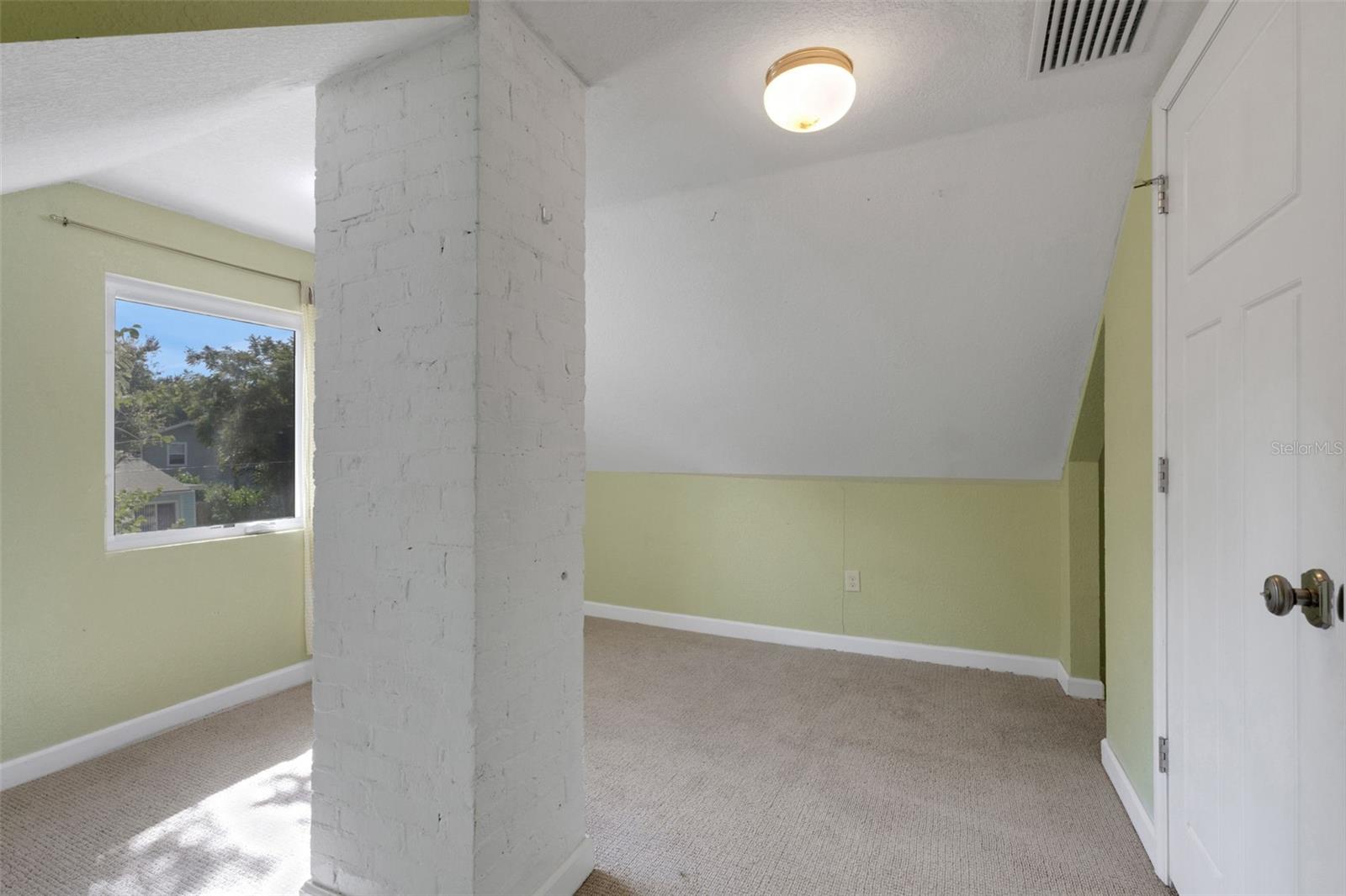 Image 46 of 90 For 717 12th Avenue N