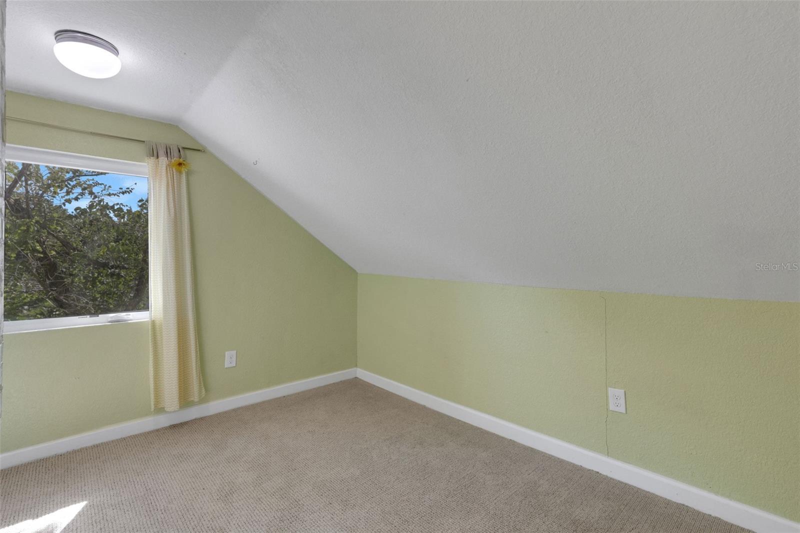 Image 47 of 90 For 717 12th Avenue N