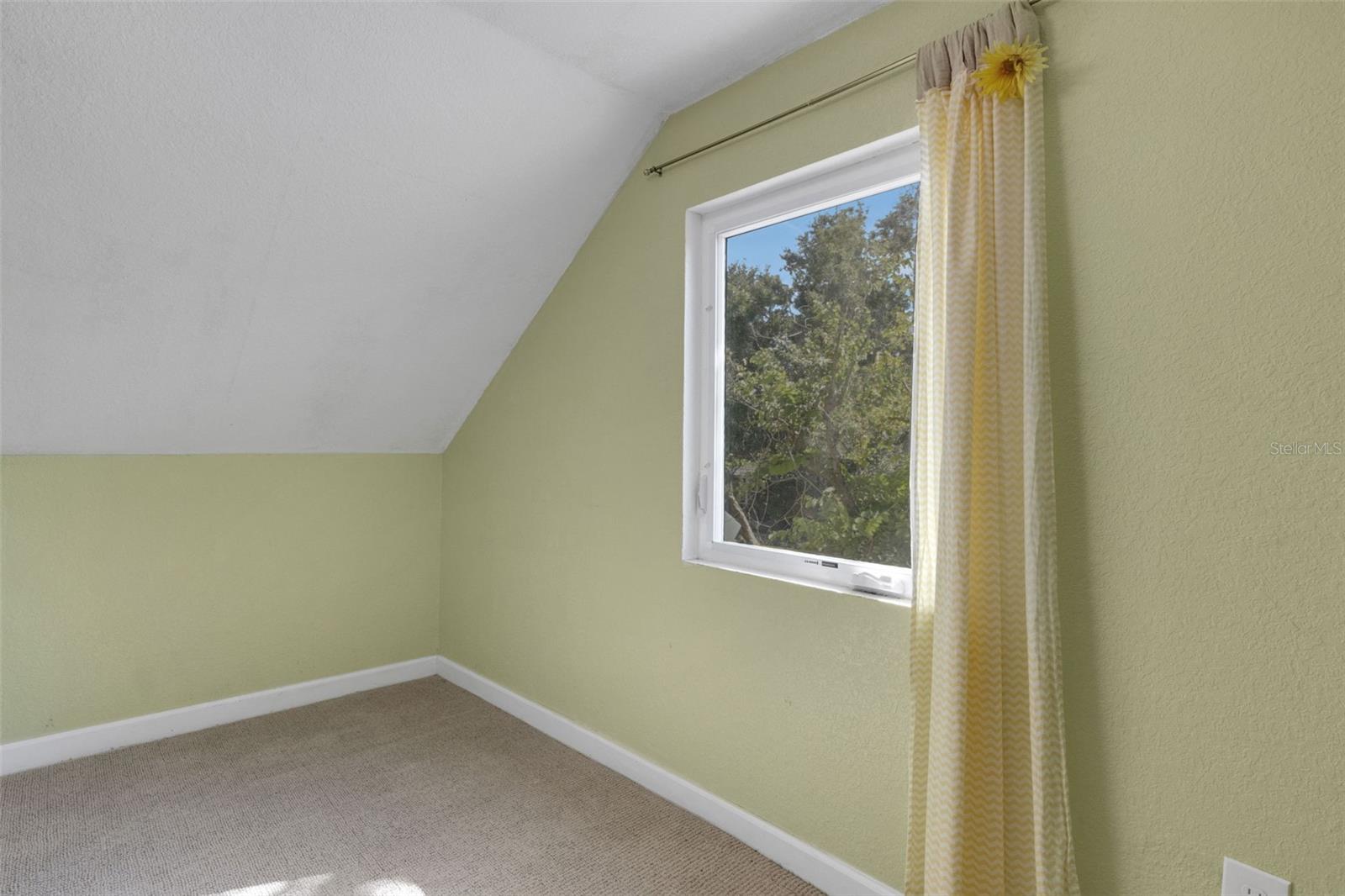 Image 49 of 90 For 717 12th Avenue N