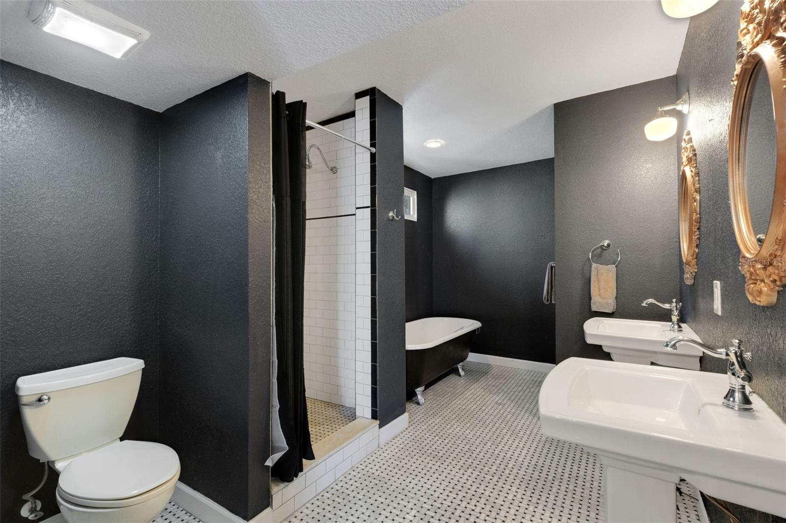 Image 56 of 90 For 717 12th Avenue N