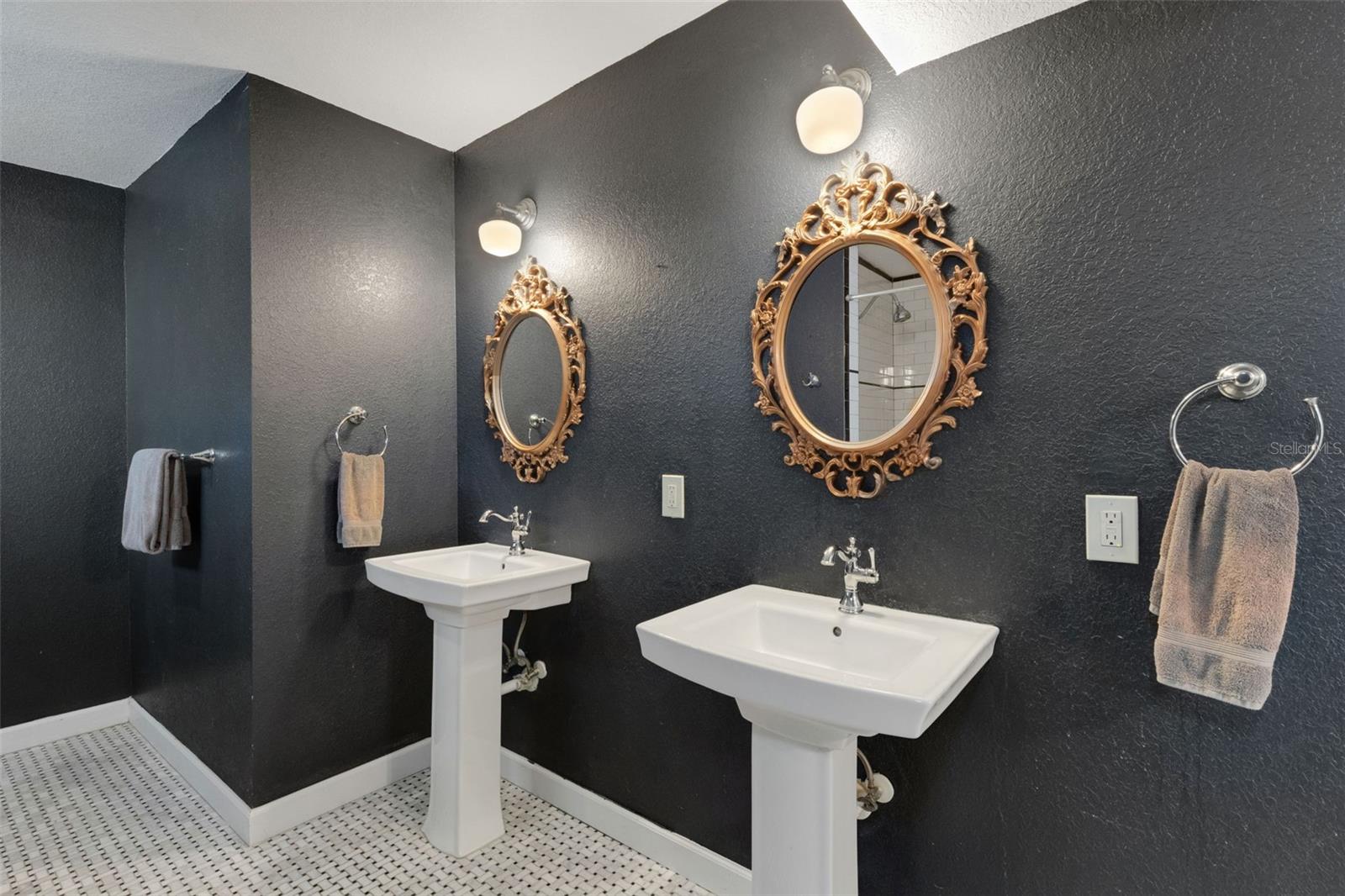 Image 58 of 90 For 717 12th Avenue N