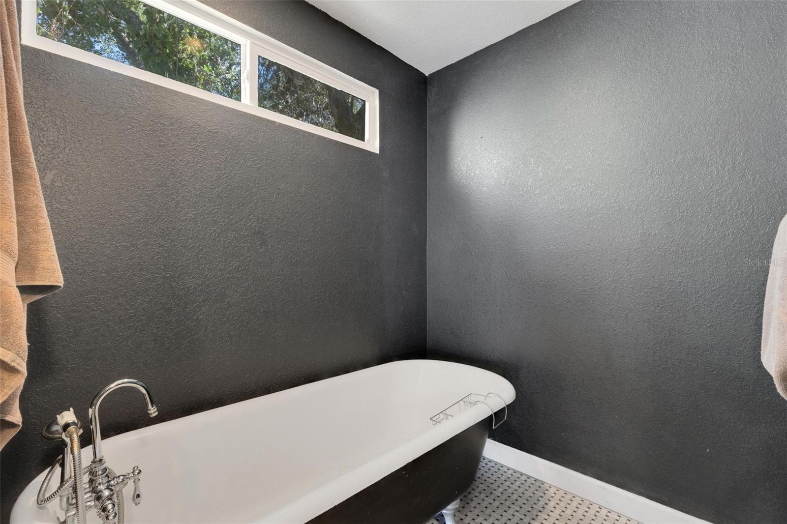 Image 60 of 90 For 717 12th Avenue N