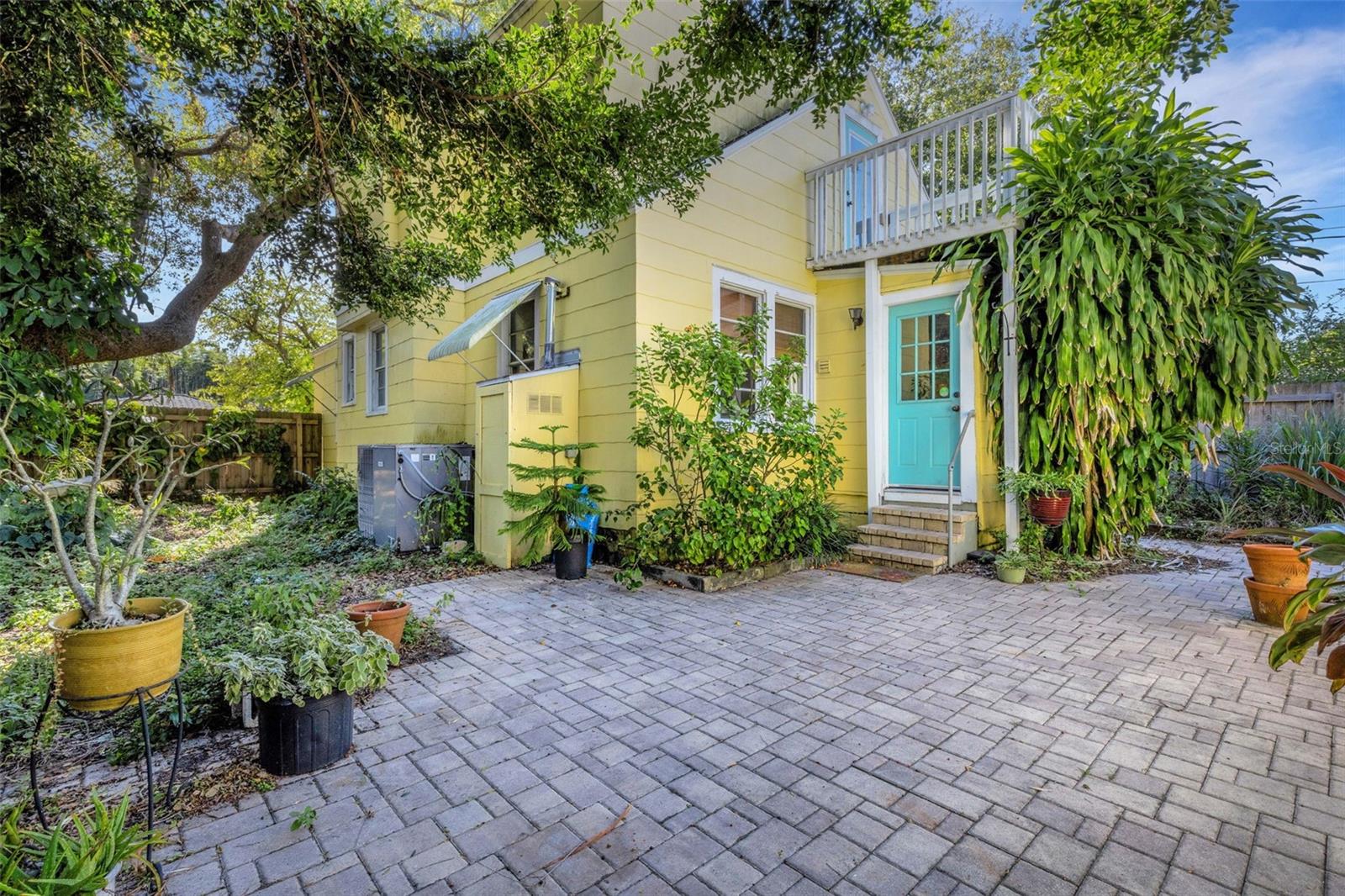 Image 67 of 90 For 717 12th Avenue N