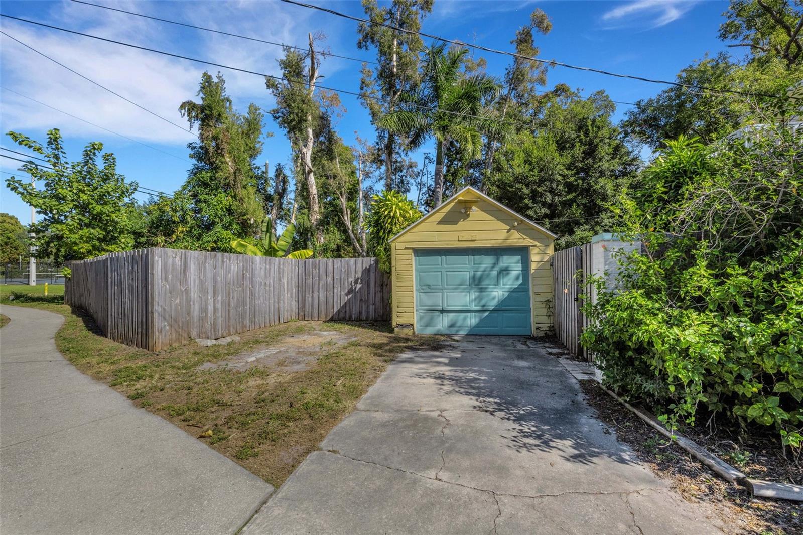 Image 78 of 90 For 717 12th Avenue N