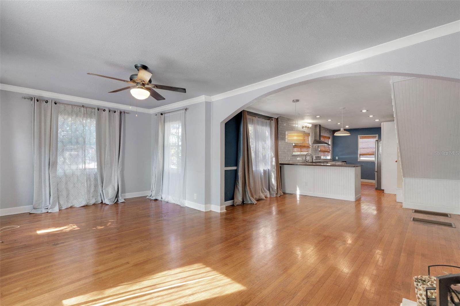 Image 8 of 90 For 717 12th Avenue N