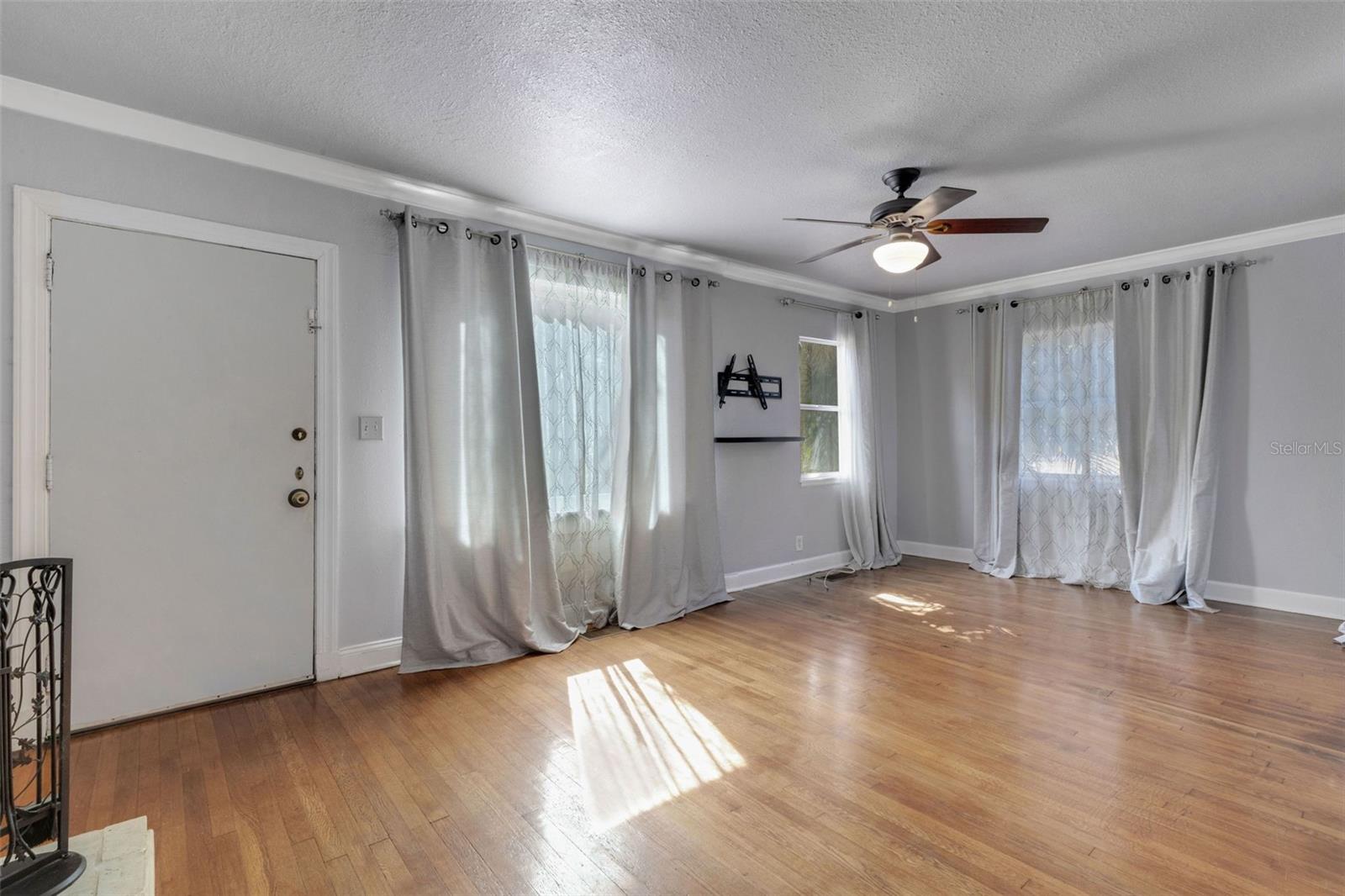 Image 9 of 90 For 717 12th Avenue N