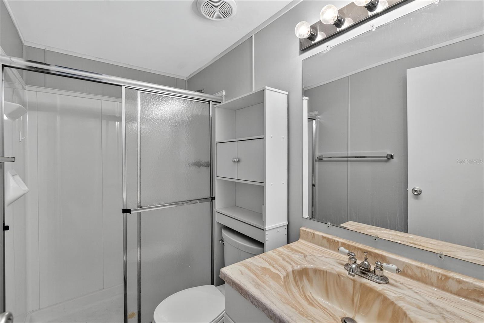 Image 21 of 70 For 730 Blanca  