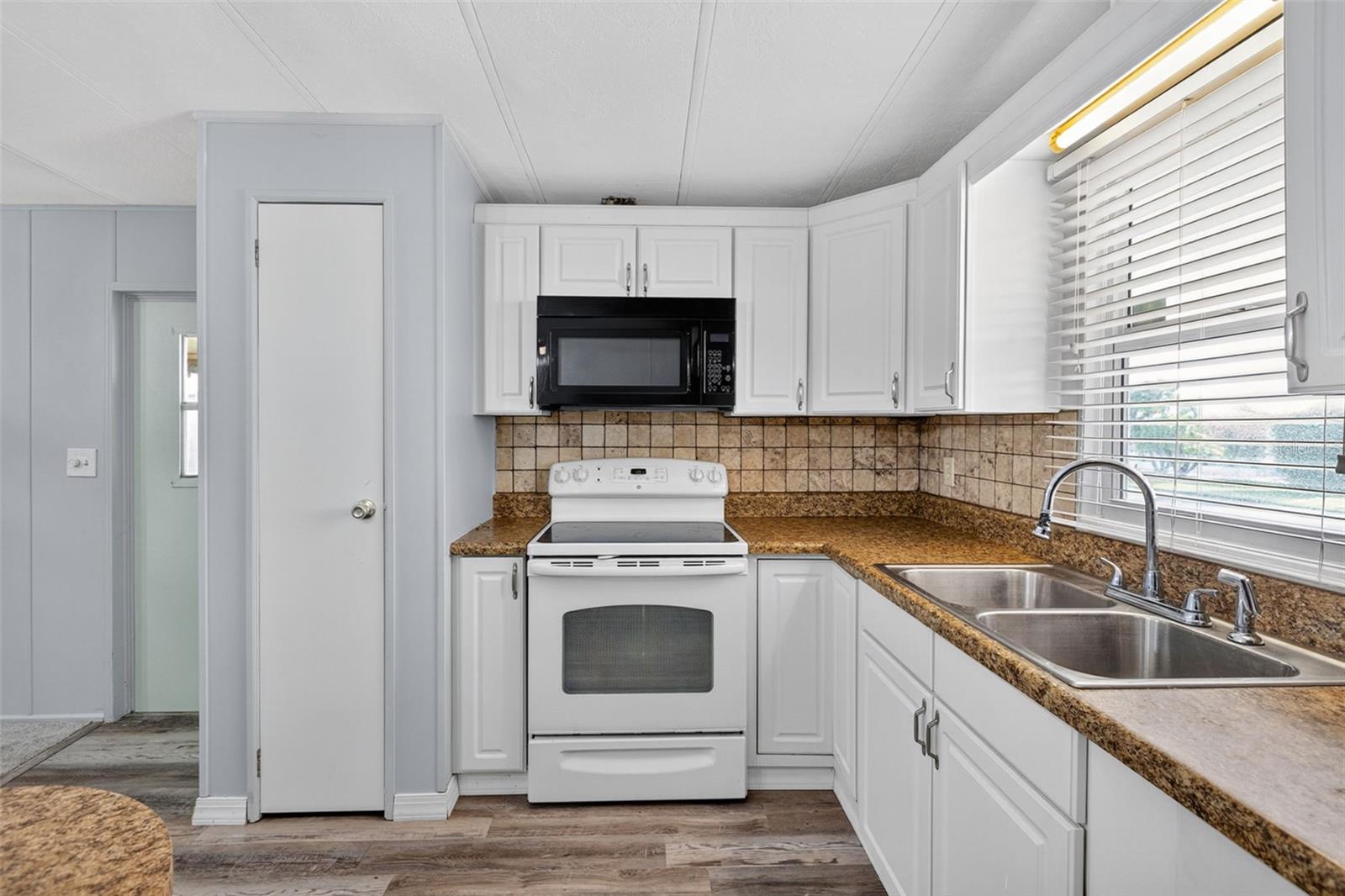 Image 7 of 70 For 730 Blanca  