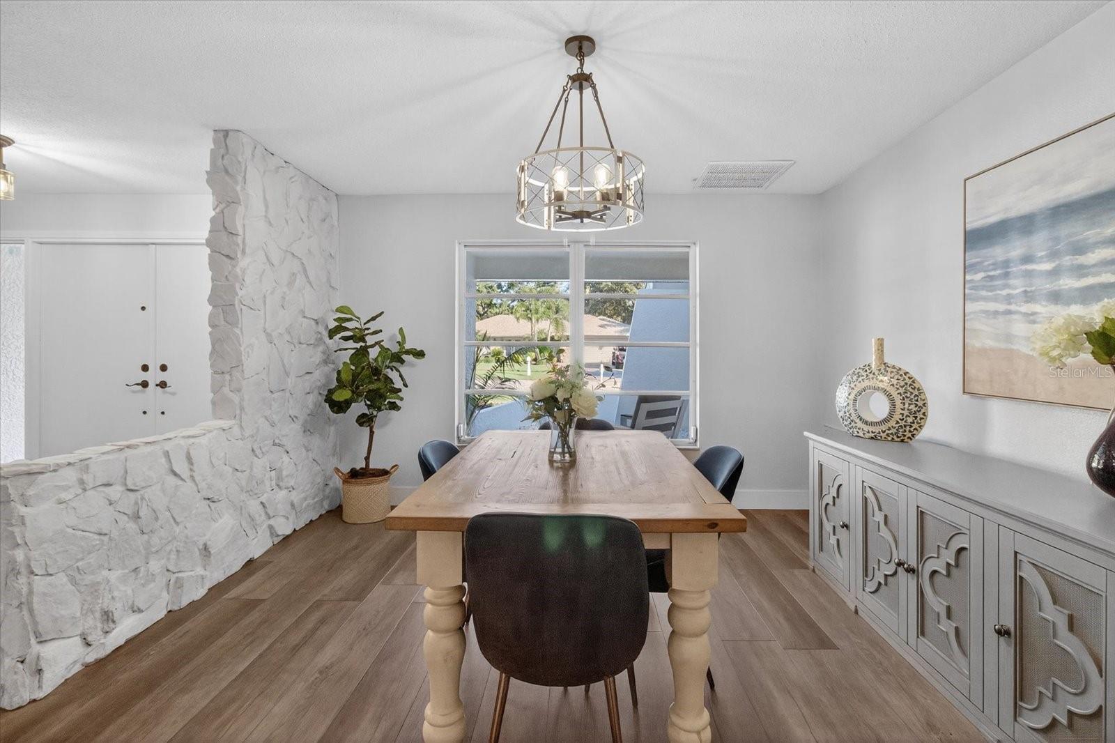 Listing photo id 13 for 2961 Heather Trail